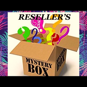 Mystery Box!!!! Women’s Size XS‎ & Small (8 Items Total)